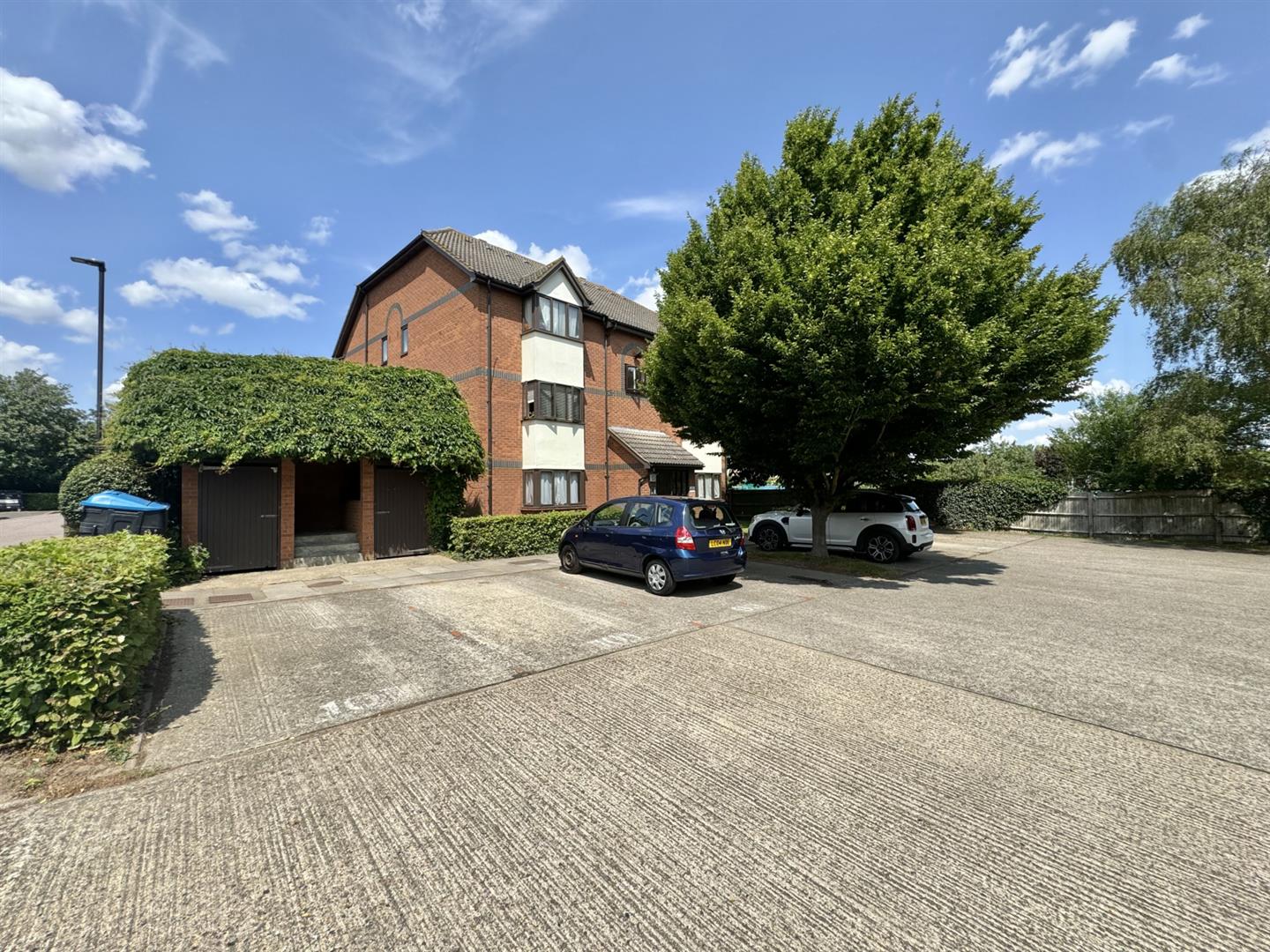 Ainsley Close, Edmonton